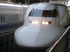 ... und so sieht der Shinkansen von auen aus. Foto: Heimpel