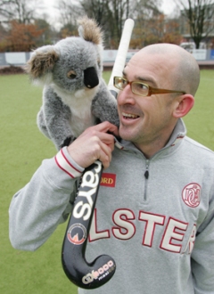 Ein Klischee, aber doch niedlich - als Andrew noch bei Alster trainierte, posierte er mit Koala.