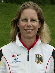 Team-Managerin Karin Schwettmann. Physio <b>Sylvia Bach</b> - 100587