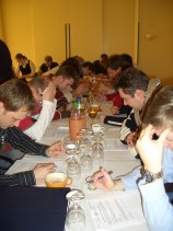 Bundesligaschiedsrichter beim Regeltest - hier beim Sttzpunktseminar in Hamburg.