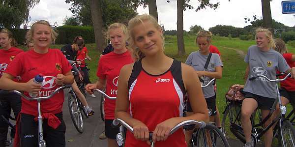 U21-Damen auf Fahrradtour